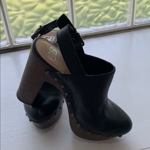 Gianni Bini clog heels